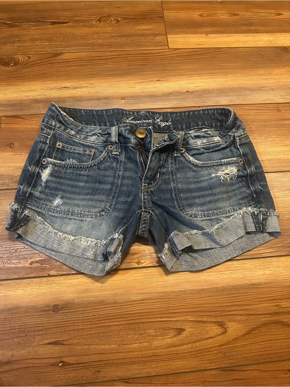 American Eagle Outfitters Women's Washed Blue Denim Roll-Cuff Shorts size 0